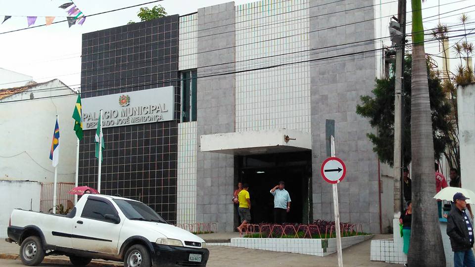 Exclusivo: Ex-prefeito de Sanharó recusa assumir Saúde de BJ e prefeitura chama profissional de Santa Cruz