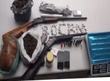 Armas e drogas foram apreendidas com um casal, em Belo Jardim — Foto: Polícia Militar/Divulgação